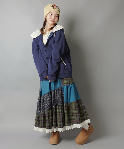 SPINNS（スピンズ）の「【販売NG】裏毛ジップパーカー/レース付きフード/小花柄/NEO森ガール（パーカー・レディース・アイボリー/ネイビー/ライトグリーン・ONESIZE）」の12枚目の写真