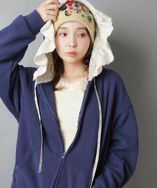 SPINNS（スピンズ）の「【販売NG】裏毛ジップパーカー/レース付きフード/小花柄/NEO森ガール（パーカー・レディース・アイボリー/ネイビー/ライトグリーン・ONESIZE）」の4枚目の写真