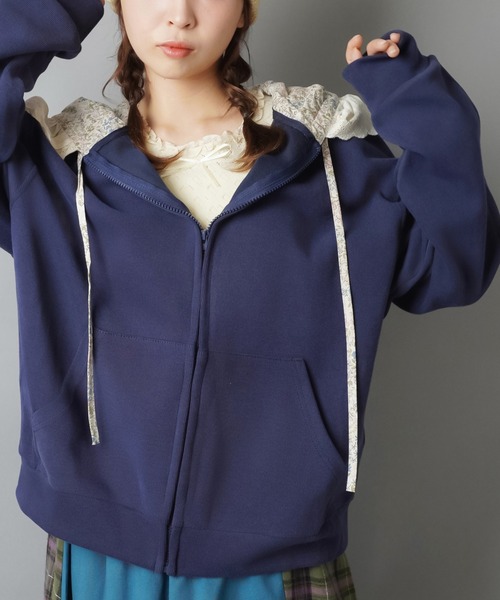 SPINNS（スピンズ）の「【販売NG】裏毛ジップパーカー/レース付きフード/小花柄/NEO森ガール（パーカー・レディース・アイボリー/ネイビー/ライトグリーン・ONESIZE）」の8枚目の写真