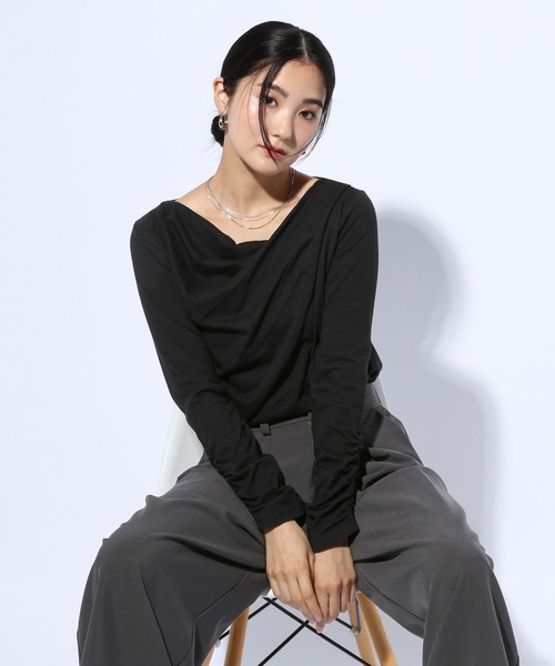 GLOBAL WORK（グローバルワーク）の「ドレープトップス長袖/599665（Tシャツ/カットソー・レディース・チャコールグレー/ブラック・MEDIUM/LARGE）」の6枚目の写真