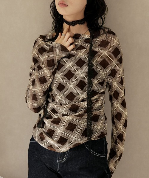 Ulysses(ユリシス)の「【2way】レースチョーカー付きチェックカットソー(Tシャツ/カットソー・レディース・ブラック/ブラウン・M/S)」の2枚目の写真