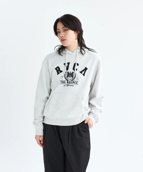 RVCA(ルーカ)の「RVCA レディース ARCH COLLEGE LOOSE FIT HOODIE パーカー 【2025年秋冬モデル】 @autumn/ルーカアーチカレッジロゴプルオーバーパーカー・フーディー(パーカー・レディース・ブラック/グレー/オフホワイト・SMALL/MEDIUM/LARGE)」の3枚目の写真