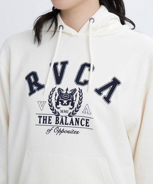 RVCA(ルーカ)の「RVCA レディース ARCH COLLEGE LOOSE FIT HOODIE パーカー 【2025年秋冬モデル】 @autumn/ルーカアーチカレッジロゴプルオーバーパーカー・フーディー(パーカー・レディース・ブラック/グレー/オフホワイト・SMALL/MEDIUM/LARGE)」の2枚目の写真