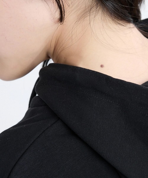 RVCA(ルーカ)の「RVCA レディース ARCH COLLEGE LOOSE FIT HOODIE パーカー 【2025年秋冬モデル】 @autumn/ルーカアーチカレッジロゴプルオーバーパーカー・フーディー(パーカー・レディース・ブラック/グレー/オフホワイト・SMALL/MEDIUM/LARGE)」の11枚目の写真