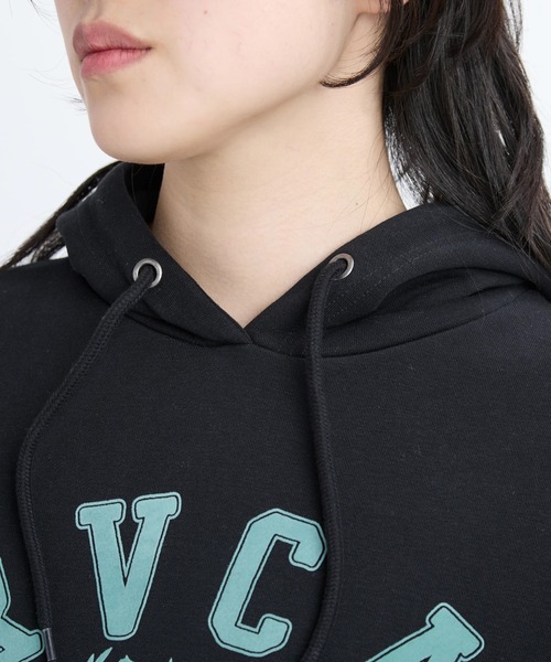 RVCA(ルーカ)の「RVCA レディース ARCH COLLEGE LOOSE FIT HOODIE パーカー 【2025年秋冬モデル】 @autumn/ルーカアーチカレッジロゴプルオーバーパーカー・フーディー(パーカー・レディース・ブラック/グレー/オフホワイト・SMALL/MEDIUM/LARGE)」の9枚目の写真