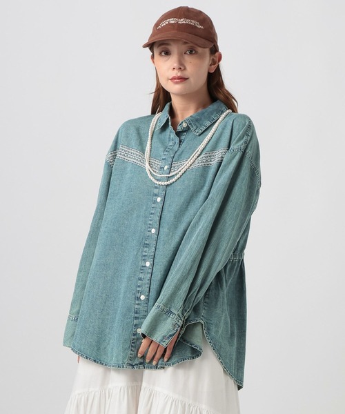 BAYFLOW（ベイフロー）の「[バックリボン仕様]]INDIA デニムシャツ（シャツ/ブラウス・レディース・インディゴブルー/ライトブルー・FREE）」の2枚目の写真