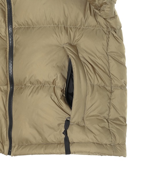 THE NORTH FACE(ザノースフェイス)の「THE NORTH FACE Short Nuptse Jacket NDW92555(ダウンジャケット/コート・レディース・カーキ/ブラック・MEDIUM/SMALL/LARGE)」の6枚目の写真
