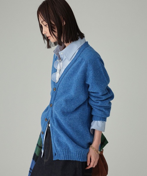 BABYLONE(バビロン)の「【Harley of scotland】<別注>Vネックカーディガン(カーディガン/ボレロ・レディース・オフホワイト/グレー/ブルー/レッド/グリーン・フリー)」の4枚目の写真