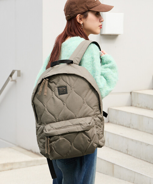 FREAK'S STORE(フリークスストア)の「限定展開 TAION/タイオン MILITARY DOWN BACK PACK/ミリタリー ダウン バックパック (リュックサック)(バックパック/リュック・レディース・ブラック/オリーブ/キャメル・ONE SIZE)」の6枚目の写真