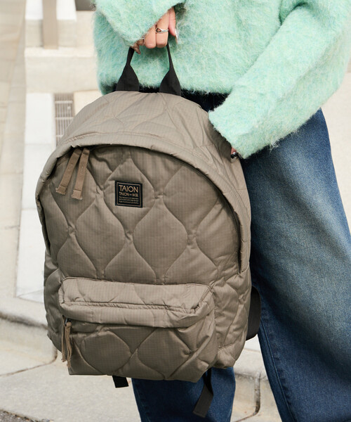 FREAK'S STORE(フリークスストア)の「限定展開 TAION/タイオン MILITARY DOWN BACK PACK/ミリタリー ダウン バックパック (リュックサック)(バックパック/リュック・レディース・ブラック/オリーブ/キャメル・ONE SIZE)」の8枚目の写真