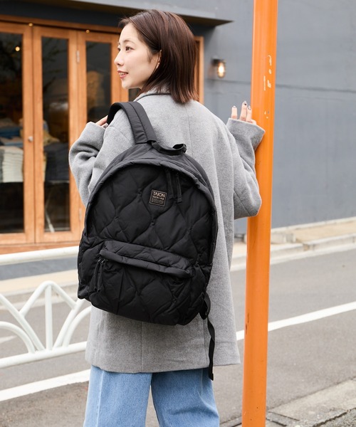 FREAK'S STORE(フリークスストア)の「限定展開 TAION/タイオン MILITARY DOWN BACK PACK/ミリタリー ダウン バックパック (リュックサック)(バックパック/リュック・レディース・ブラック/オリーブ/キャメル・ONE SIZE)」の2枚目の写真