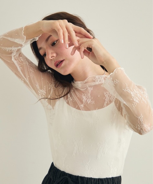 Lunea（ルネア）の「花柄レースシアートップス（シャツ/ブラウス・レディース・ブラウン/ホワイト/ブラック/アイボリー・FREE）」の2枚目の写真