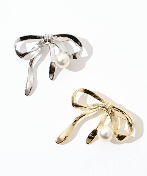 flower(フラワー)の「フォーリングリボンブローチ(ブローチ/コサージュ・レディース・シルバー/ゴールド・FREE)」の3枚目の写真