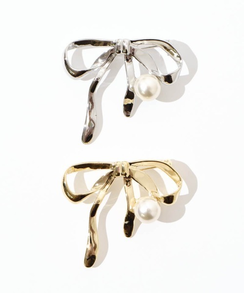 flower(フラワー)の「フォーリングリボンブローチ(ブローチ/コサージュ・レディース・シルバー/ゴールド・FREE)」の4枚目の写真