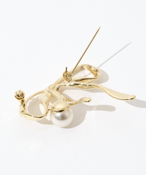 flower(フラワー)の「フォーリングリボンブローチ(ブローチ/コサージュ・レディース・シルバー/ゴールド・FREE)」の7枚目の写真