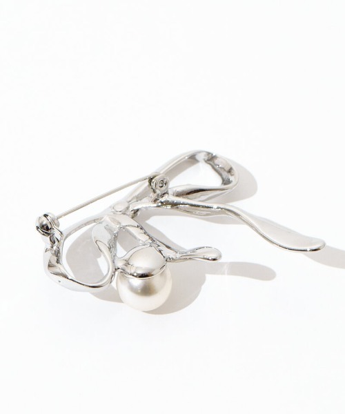 flower(フラワー)の「フォーリングリボンブローチ(ブローチ/コサージュ・レディース・シルバー/ゴールド・FREE)」の9枚目の写真