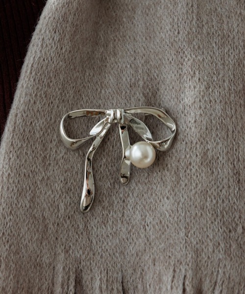 flower(フラワー)の「フォーリングリボンブローチ(ブローチ/コサージュ・レディース・シルバー/ゴールド・FREE)」の14枚目の写真