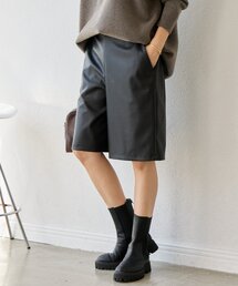 RIVE DROITE（リヴドロワ）の「予約【ハンサムな着こなしに】合皮ハーフパンツ（その他パンツ・レディース）」