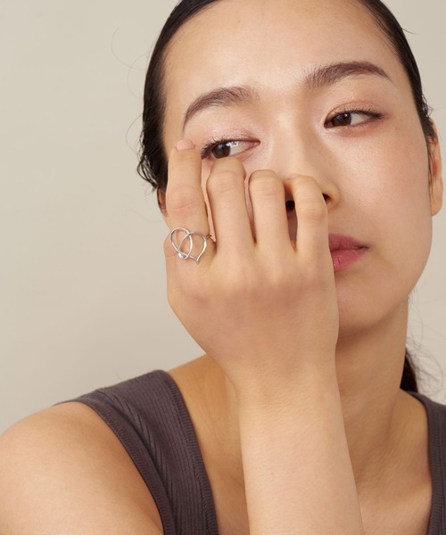 va vendome aoyama（ヴイエーヴァンドームアオヤマ）の「シルバー ハートリング（リング・レディース・シルバー・#11/#9）」の4枚目の写真