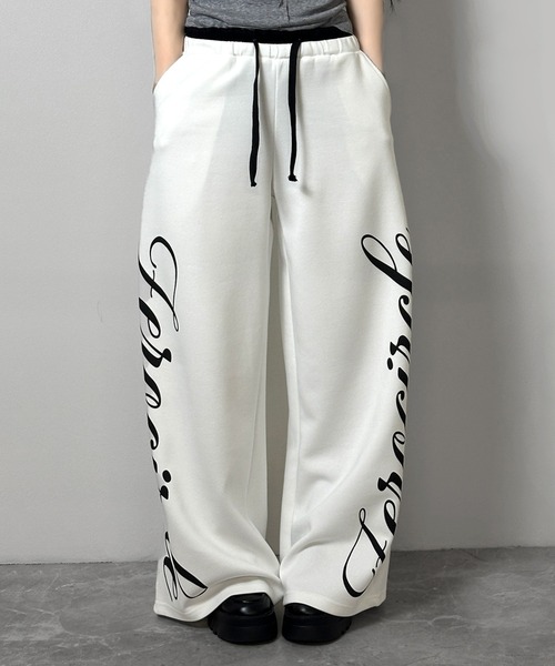 FOLLOWIN(フォロウィン)の「【 UNISEX /オールシーズン 】サイドレタリングワイドスウェットパンツ(スウェットパンツ・レディース・ブラック/ホワイト・FREE)」の2枚目の写真