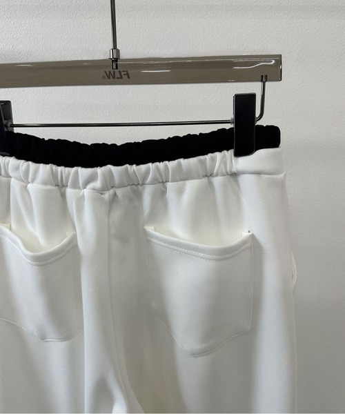 FOLLOWIN(フォロウィン)の「【 UNISEX /オールシーズン 】サイドレタリングワイドスウェットパンツ(スウェットパンツ・レディース・ブラック/ホワイト・FREE)」の5枚目の写真