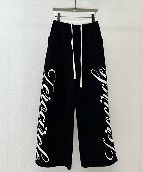 FOLLOWIN(フォロウィン)の「【 UNISEX /オールシーズン 】サイドレタリングワイドスウェットパンツ(スウェットパンツ・レディース・ブラック/ホワイト・FREE)」の3枚目の写真