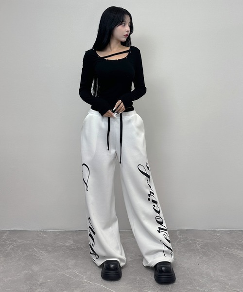 FOLLOWIN(フォロウィン)の「【 UNISEX /オールシーズン 】サイドレタリングワイドスウェットパンツ(スウェットパンツ・レディース・ブラック/ホワイト・FREE)」の7枚目の写真