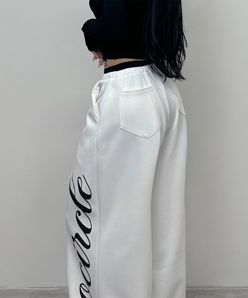 FOLLOWIN(フォロウィン)の「【 UNISEX /オールシーズン 】サイドレタリングワイドスウェットパンツ(スウェットパンツ・レディース・ブラック/ホワイト・FREE)」の12枚目の写真