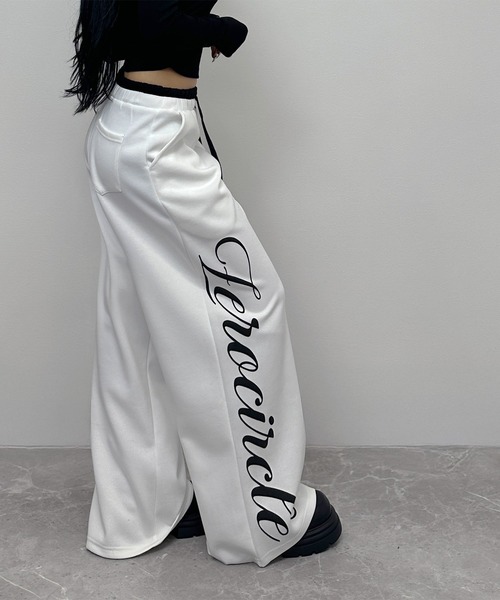 FOLLOWIN(フォロウィン)の「【 UNISEX /オールシーズン 】サイドレタリングワイドスウェットパンツ(スウェットパンツ・レディース・ブラック/ホワイト・FREE)」の14枚目の写真