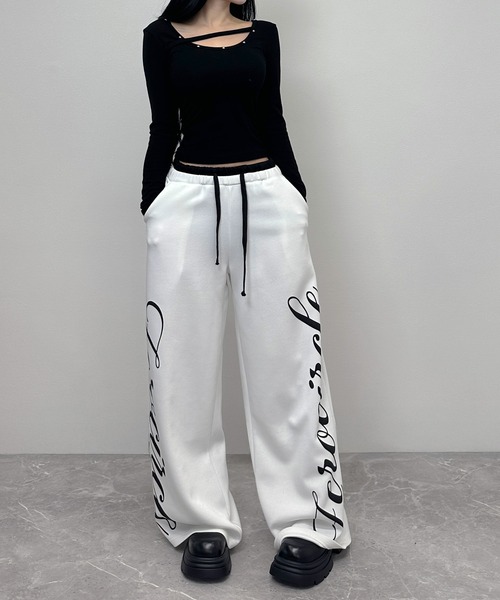 FOLLOWIN(フォロウィン)の「【 UNISEX /オールシーズン 】サイドレタリングワイドスウェットパンツ(スウェットパンツ・レディース・ブラック/ホワイト・FREE)」の10枚目の写真