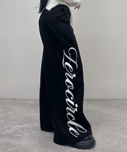 FOLLOWIN(フォロウィン)の「【 UNISEX /オールシーズン 】サイドレタリングワイドスウェットパンツ(スウェットパンツ・レディース・ブラック/ホワイト・FREE)」の22枚目の写真