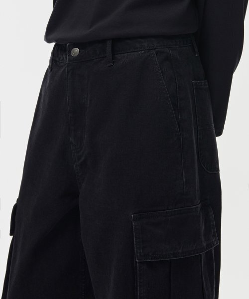 MUSINSA STANDARD（ムシンサスタンダード）の「ワイドカーゴデニムパンツ[ウォッシュドブラック]（デニムパンツ・メンズ・その他・40/38/42/36/34/32/30/31/33/26/27/28/29）」の10枚目の写真