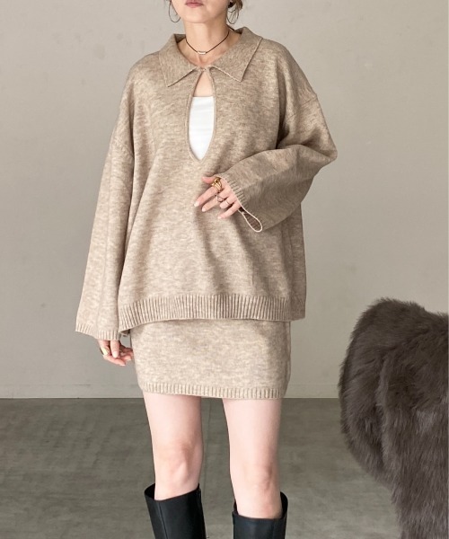 She's Closet(シーズクローゼット)の「深vネック長袖オーバーサイズスキッパーポロニット&ミニスカートセットアップ(セットアップ・レディース・ブラウン/ベージュ/グレー/ブラック・FREE)」の4枚目の写真
