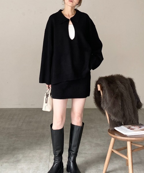 She's Closet(シーズクローゼット)の「深vネック長袖オーバーサイズスキッパーポロニット&ミニスカートセットアップ(セットアップ・レディース・ブラウン/ベージュ/グレー/ブラック・FREE)」の1枚目の写真