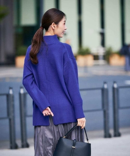 a.v.v(アーヴェヴェ)の「【洗える/静電気が起きにくい】バックスリットニット(ニット/セーター・レディース・レッド/ブラウン/パープル/アイボリー/ブルー/チャコールグレー/ライトピンク・36/38/40/34/42)」の13枚目の写真