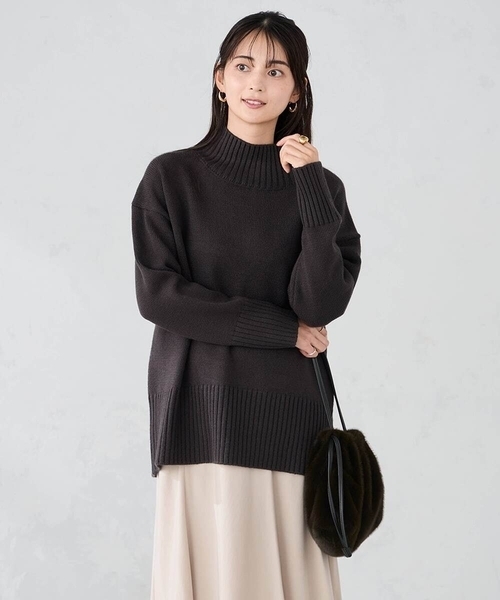 a.v.v(アーヴェヴェ)の「【洗える/静電気が起きにくい】バックスリットニット(ニット/セーター・レディース・レッド/ブラウン/パープル/アイボリー/ブルー/チャコールグレー/ライトピンク・36/38/40/34/42)」の15枚目の写真