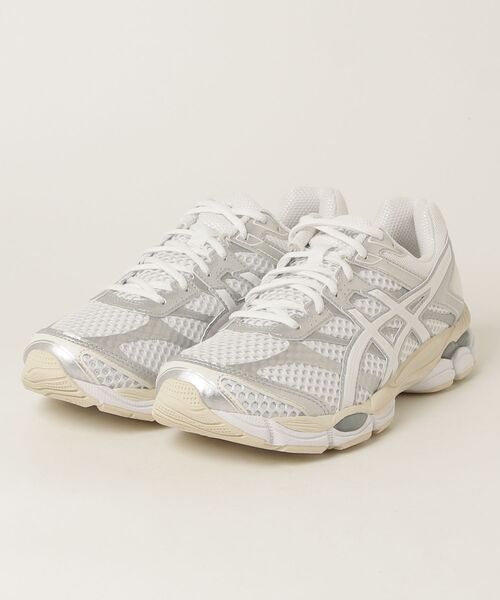 ASICS(アシックス)の「GEL-CUMULUS 16(スニーカー・メンズ・ホワイト・27.5cm/27.0cm/26.5cm/28.5cm/29.0cm/23.5cm/24.0cm/24.5cm/26.0cm/23.0cm/28.0cm)」の1枚目の写真