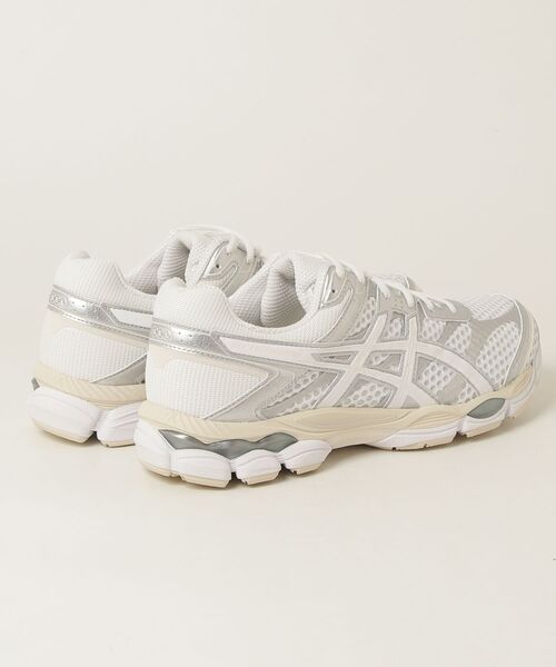 ASICS(アシックス)の「GEL-CUMULUS 16(スニーカー・メンズ・ホワイト・27.5cm/27.0cm/26.5cm/28.5cm/29.0cm/23.5cm/24.0cm/24.5cm/26.0cm/23.0cm/28.0cm)」の2枚目の写真