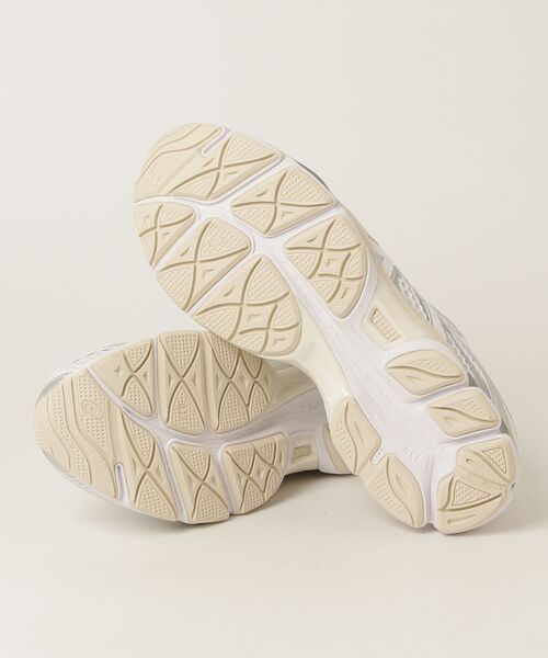 ASICS(アシックス)の「GEL-CUMULUS 16(スニーカー・メンズ・ホワイト・27.5cm/27.0cm/26.5cm/28.5cm/29.0cm/23.5cm/24.0cm/24.5cm/26.0cm/23.0cm/28.0cm)」の3枚目の写真