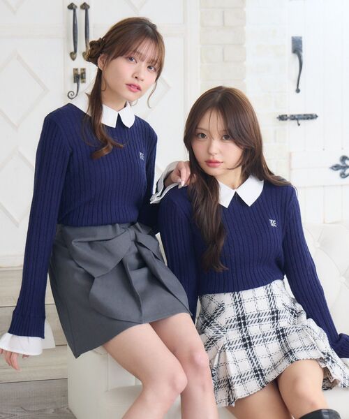 ems excite(エムズエキサイト)の「SHレイヤード風NTPO(ニット/セーター・レディース・ナチュラル/ダークブルー/ダークグレー・FREE)」の4枚目の写真