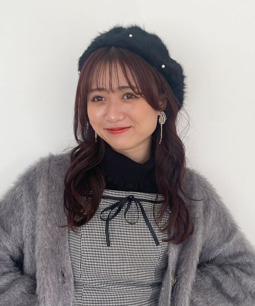 MAJESTIC LEGON（マジェスティックレゴン）の「ふわふわパールベレー帽（ハンチング/ベレー帽・レディース・ブラック/オフホワイト・FREE）」の2枚目の写真