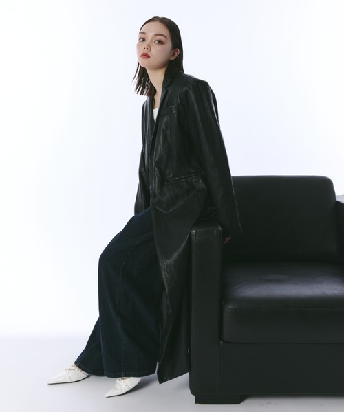 JUST A NOON（ジャストアヌーン）の「フェイクレザーテーラードロングコート（その他アウター・レディース・バーガンディー/ブラック・FREE）」の3枚目の写真