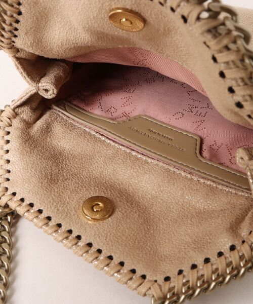STELLA McCARTNEY(ステラマッカートニー)の「Falabella Tiny Tote Bag / ファラベラ タイニー トートバッグ(ショルダーバッグ・レディース・ゴールド・ONE SIZE)」の8枚目の写真