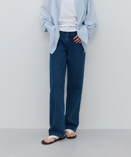 HANE(ハネ)の「リラックスフィットデニムパンツ_ミドルブルー(デニムパンツ・レディース・その他・MEDIUM/SMALL)」の1枚目の写真