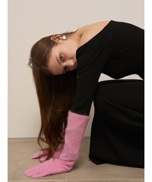 SNIDEL(スナイデル)の「オフショルIラインニットワンピース(ワンピース・レディース・ブラック/シルバー/レッド・0/1)」の6枚目の写真