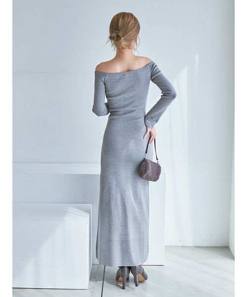 SNIDEL(スナイデル)の「オフショルIラインニットワンピース(ワンピース・レディース・ブラック/シルバー/レッド・0/1)」の7枚目の写真