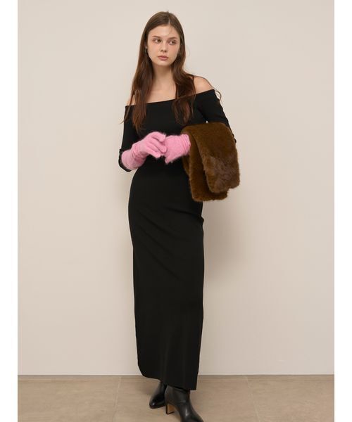 SNIDEL(スナイデル)の「オフショルIラインニットワンピース(ワンピース・レディース・ブラック/シルバー/レッド・0/1)」の1枚目の写真