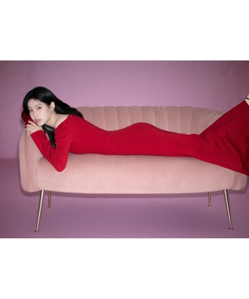 SNIDEL(スナイデル)の「オフショルIラインニットワンピース(ワンピース・レディース・ブラック/シルバー/レッド・0/1)」の5枚目の写真