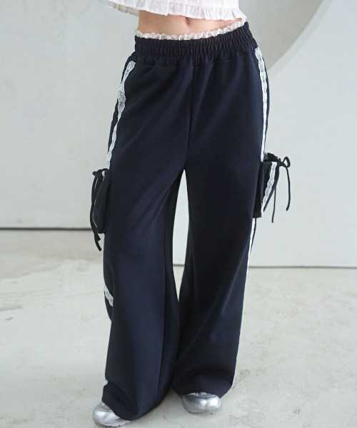Vivacious(ビバシャス)の「Jenny Lace Track Wide Pants - 4COL(スウェットパンツ・レディース・ブラック/ピンク/ネイビー/チャコール・SMALL/MEDIUM)」の6枚目の写真