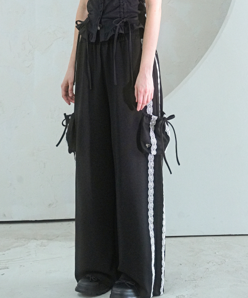 Vivacious(ビバシャス)の「Jenny Lace Track Wide Pants - 4COL(スウェットパンツ・レディース・ブラック/ピンク/ネイビー/チャコール・SMALL/MEDIUM)」の7枚目の写真